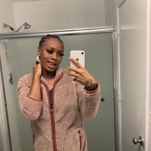 Meet your Posher, Amari